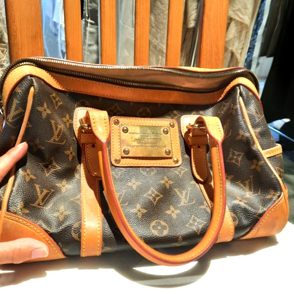 Louis Vuitton Purse, used